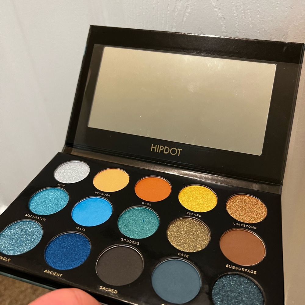 Hipdot eyeshadow palette